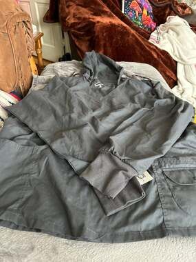 Butter soft long sleeve hooded scrub top size 2x. New with tags